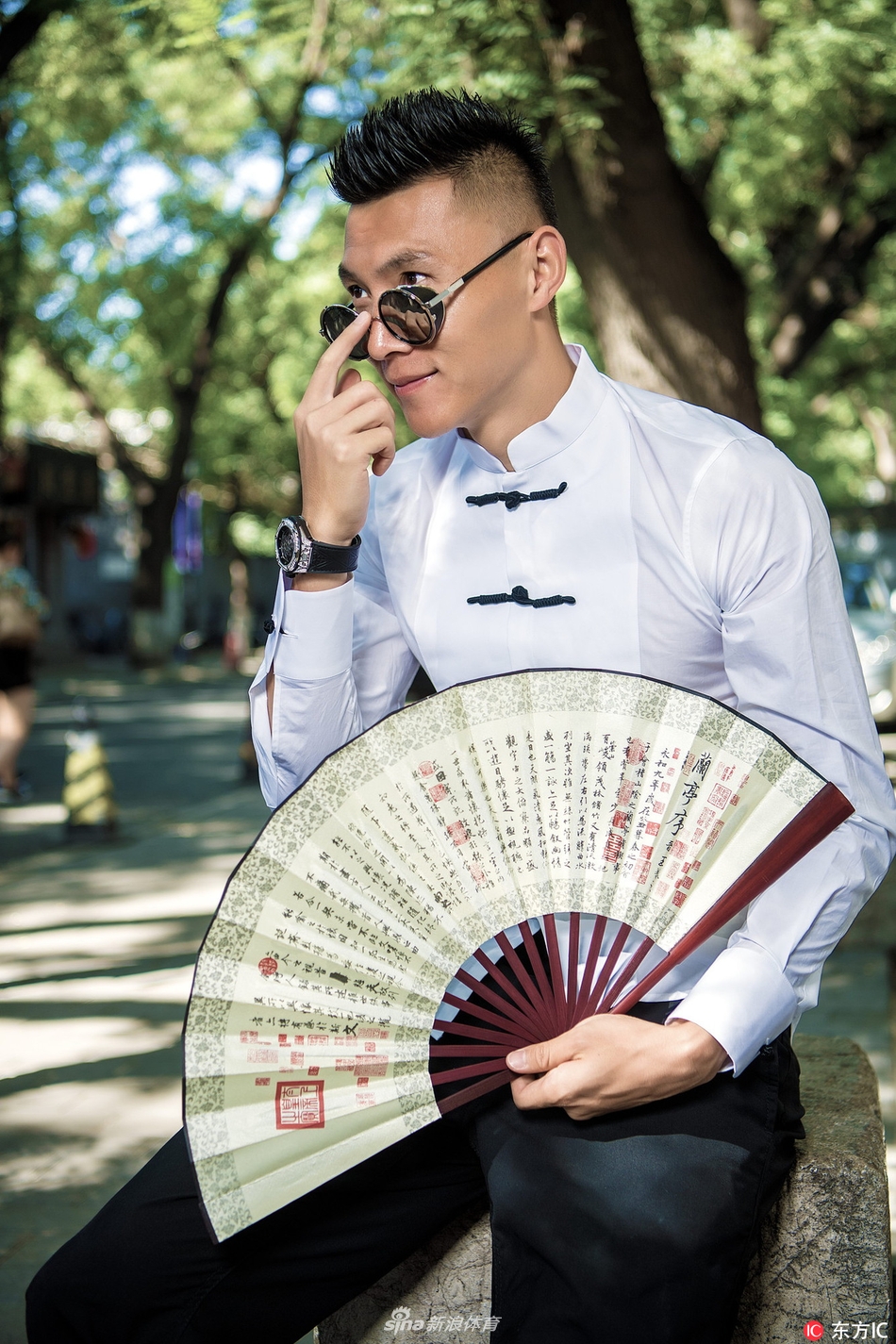 于大宝个人写真胡同马褂尽显老北京风味