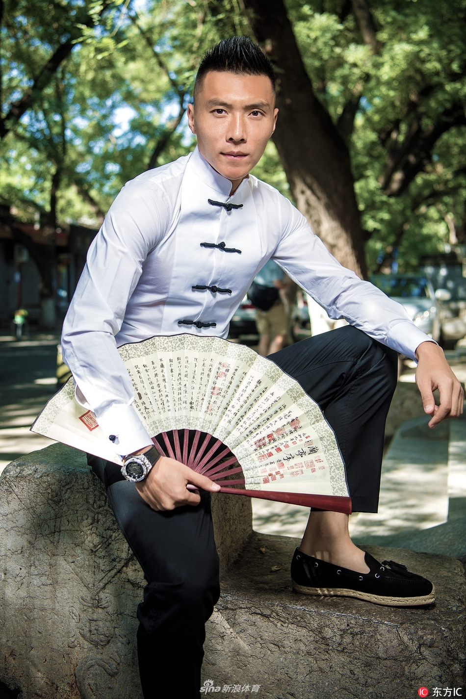 于大宝个人写真胡同马褂尽显老北京风味