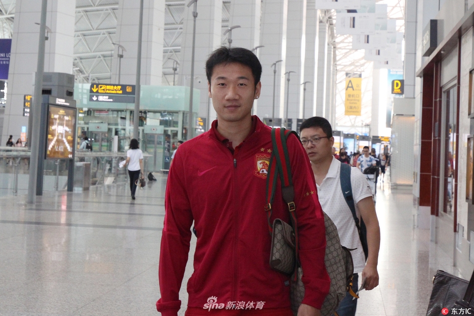 足球报：国安本场观众21371人，仅比踢河内公安多1000人