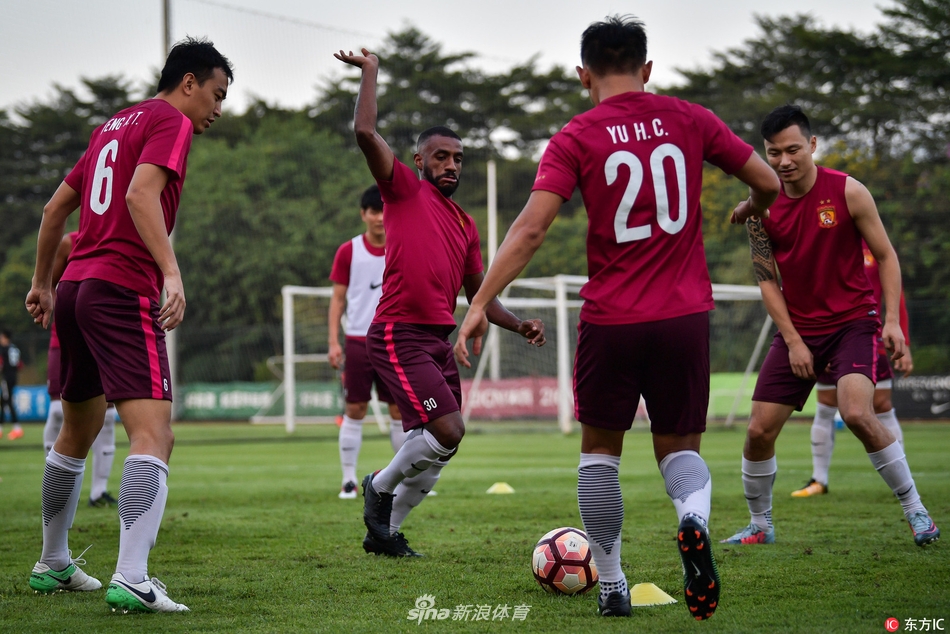 [流言板]LOL官方分享Faker本次世界赛已使用14个英雄并配文：英雄海