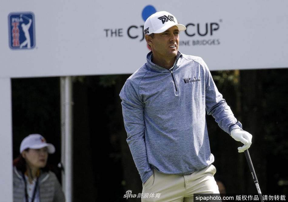 卢克·李斯特在风中稳健挥杆，脸上露出专注而自信的神情。