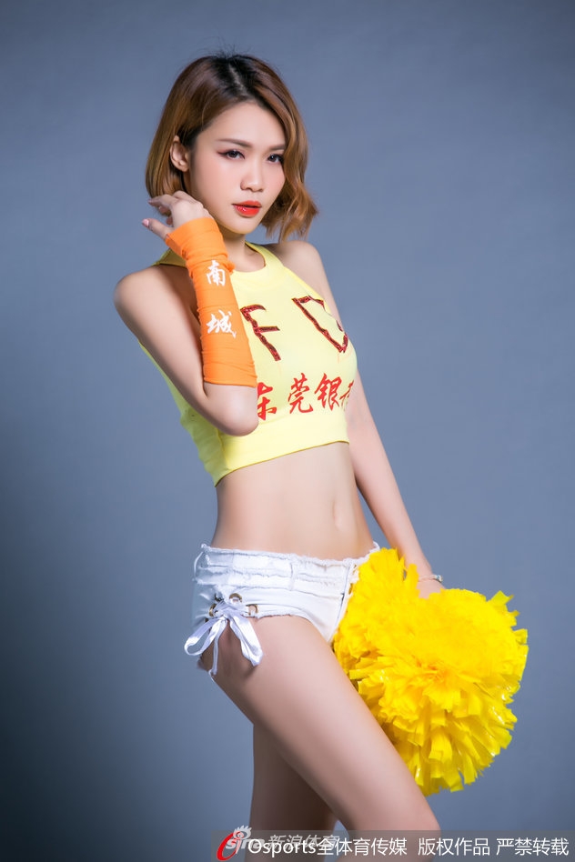 从高空俯瞰,宝贝们在宏远队徽前摆出充满力量的造型,象征着她们与球队同心协力,共同迎接新赛季的每一个挑战。