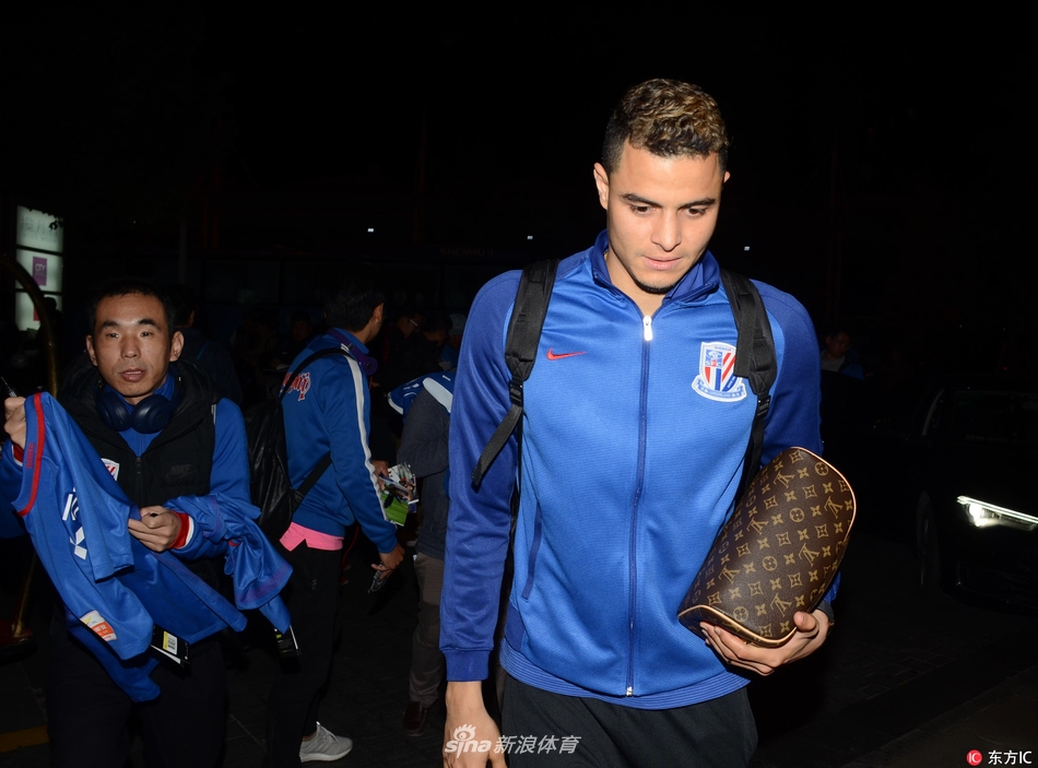 卡拉汉：执教利物浦很艰难但斯洛特做得很好，本赛季依然能争冠