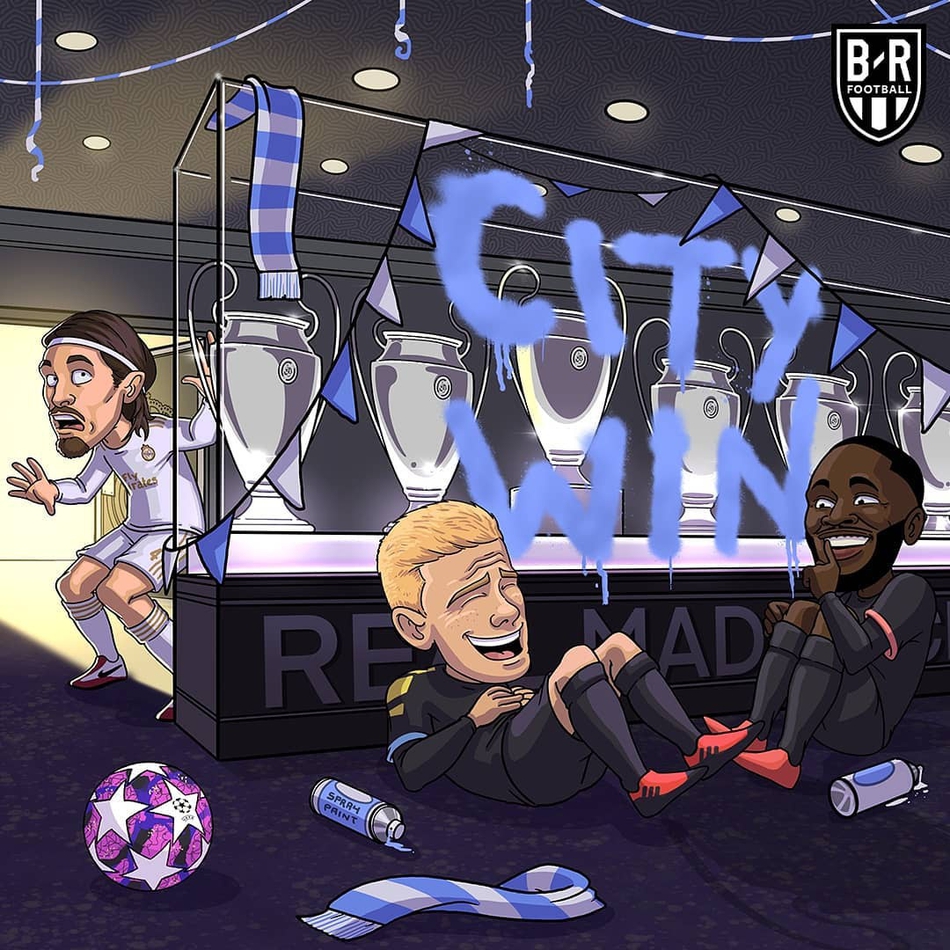 拜仁锋霸莱万多夫斯基在切尔西禁区内如入无人之境，他的传射建功让蓝军的防线形同虚设，伦敦的天空下，只有红色的欢呼。