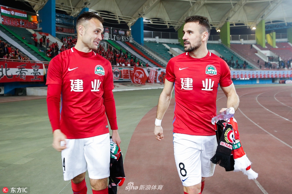 南海岸数学家！维金斯12中7贡献17分2板2助1断1帽 屡屡防守建功