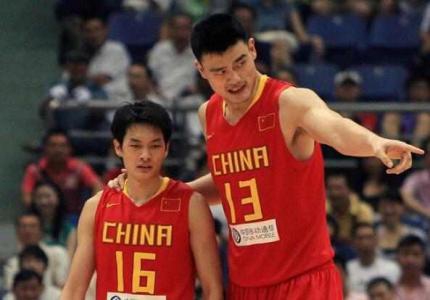 国际赛场上陈江华如“亚洲威少”般快攻突破,面对防守球员依然风驰电掣