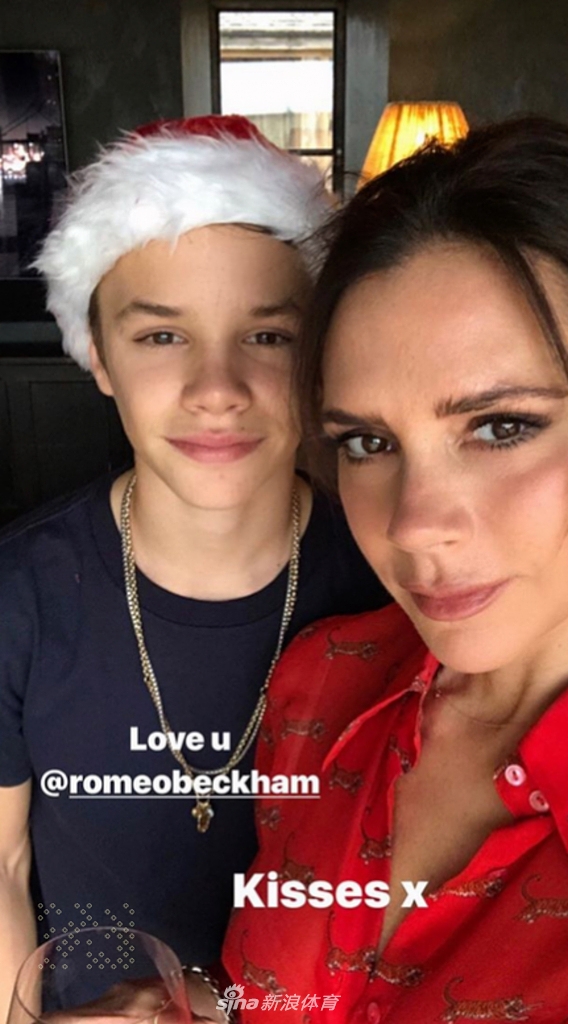 小七搂哥哥亲密合影四兄妹似复制粘贴