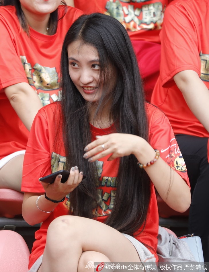 2017图片年度盘点之中超美女球迷
