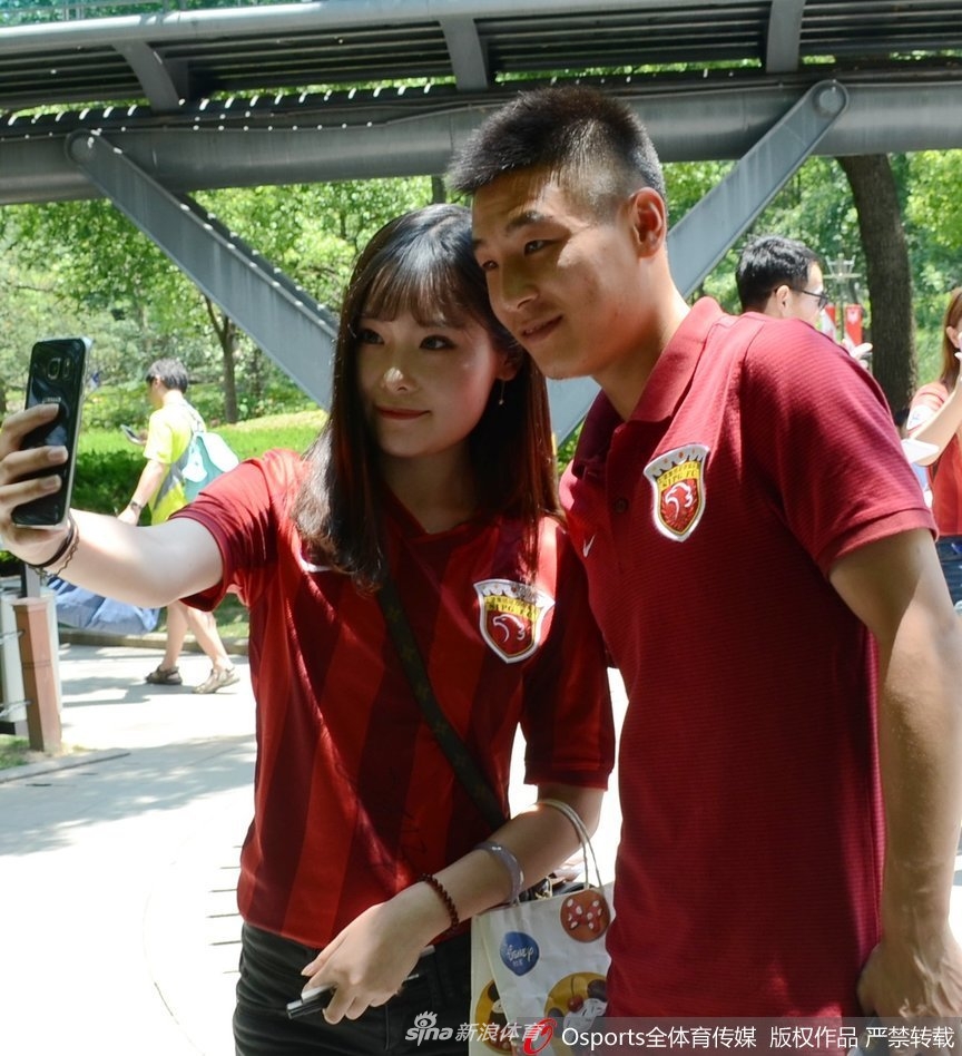 2017图片年度盘点之中超美女球迷