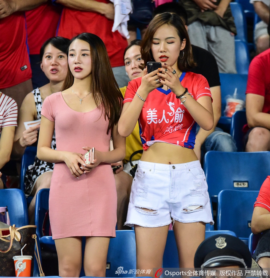 2017图片年度盘点之中超美女球迷