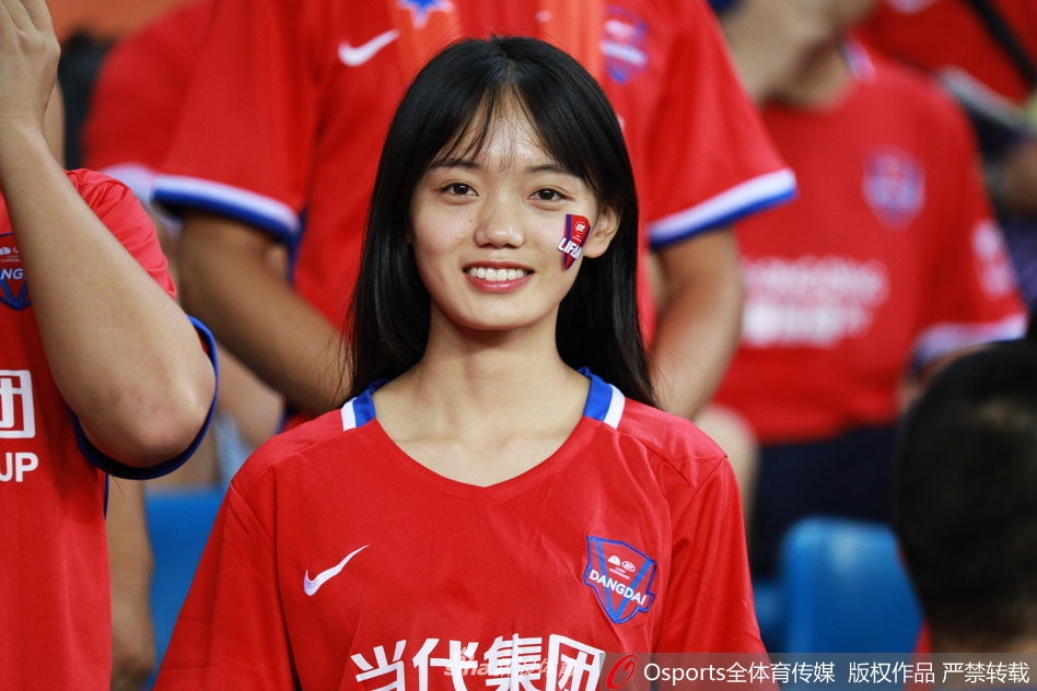 2017图片年度盘点之中超美女球迷