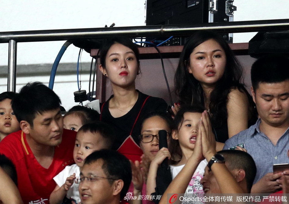 金英权妻子、冯潇霆妻子