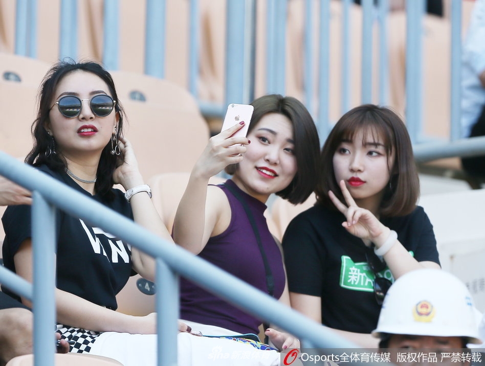 2017图片年度盘点之中超美女球迷