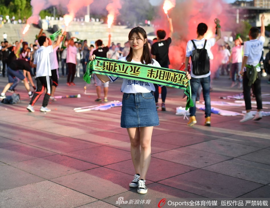2017图片年度盘点之中超美女球迷