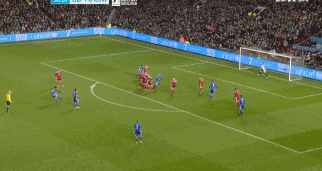 捷克门神切赫用一次不可思议的快速下地扑出了“小豌豆”埃尔南德斯近在咫尺的必进球，倒在地上的“小豌豆”没有抱头遗憾，反而转过头，对着切赫露出了满是赞叹的笑容。