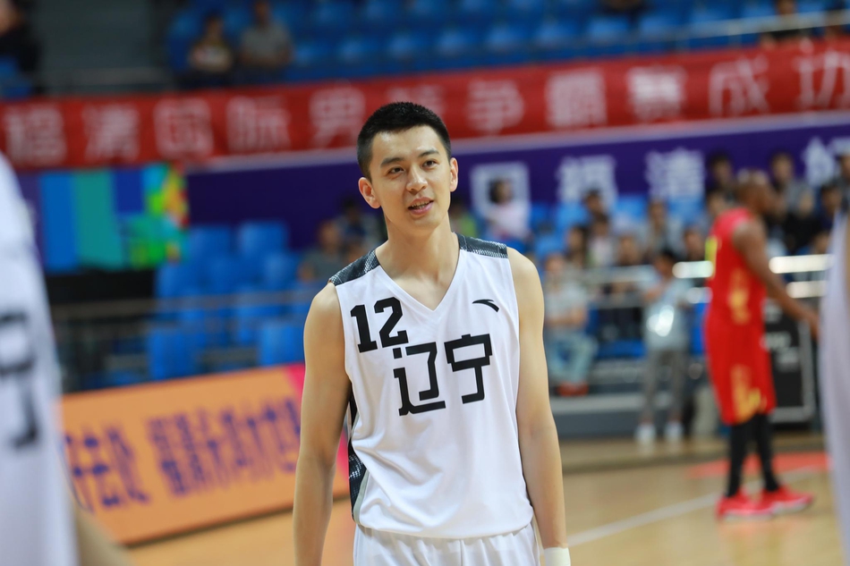 辽宁热身杨鸣颜值秒杀无数摄像_高清图集_新浪网