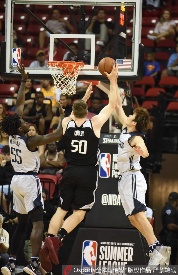 丁彦雨航眼神坚毅蓄势待发 准备在夏季联赛的舞台上再次证明自己