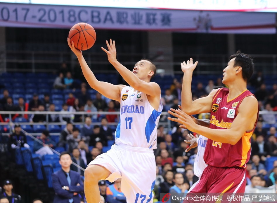 赛后的技术台前,比分定格在104-115,青岛球员落寞的背影与浙江队员的欢呼形成鲜明对比