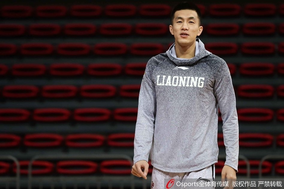 功勋外援哈德森在三分线外张手命中,皮球划过一道美丽的弧线空心入网,他沉稳的表情仿佛在告诉所有人,关键时刻有我。