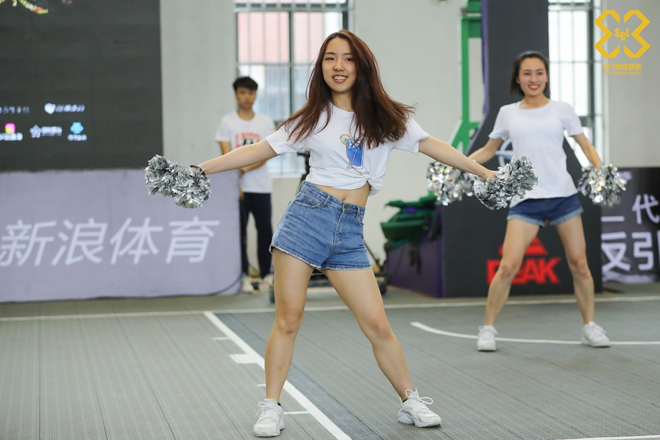 北京时间5月27日，2018年3X3黄金联赛上海站的啦啦操上演热舞时刻。