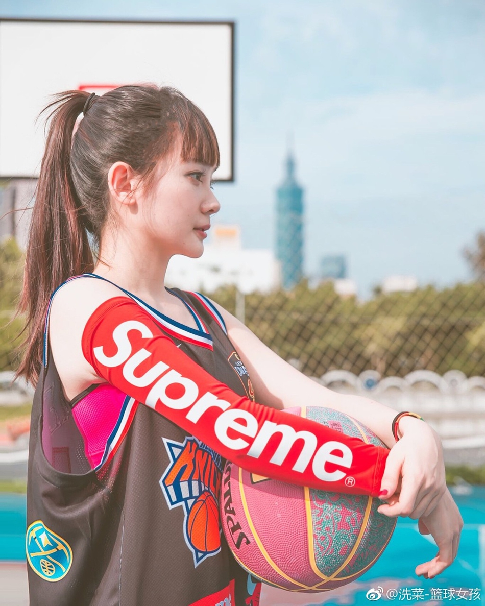 多才多艺的篮球女孩