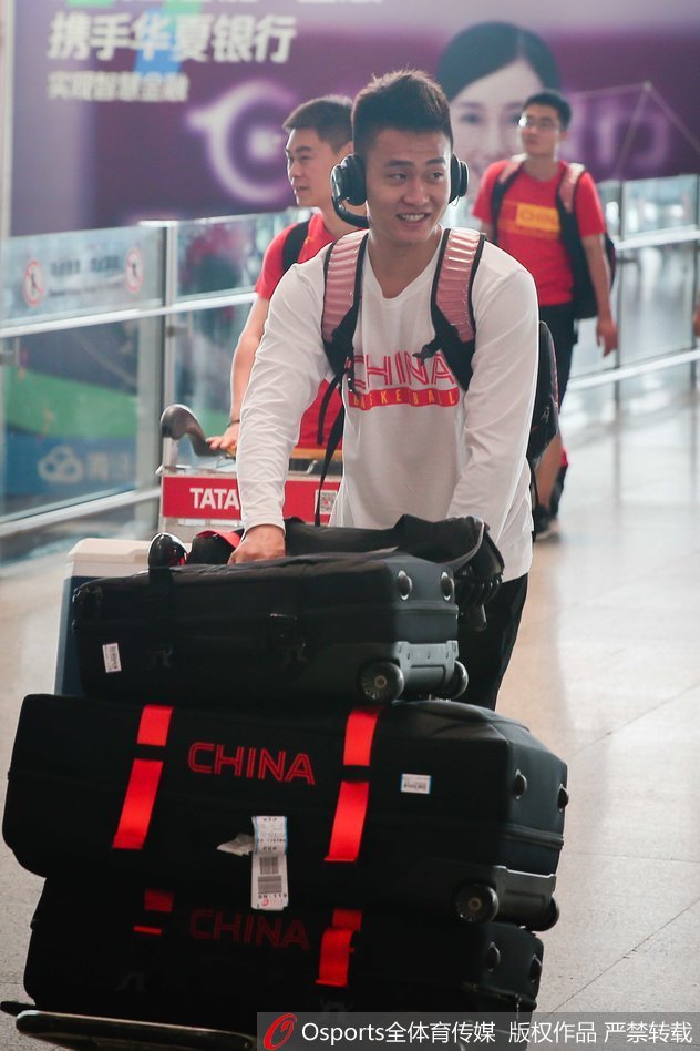 中国男篮红队前往深圳备战韩国图片 227323 6