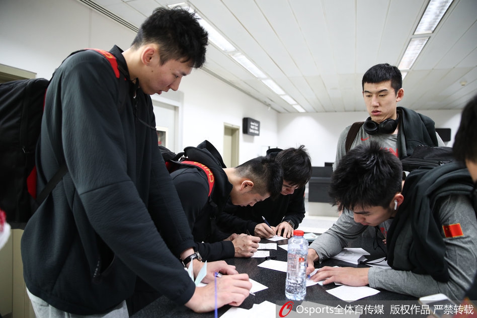 ??弗拉格參選時(shí)只比03年小詹大9天 晚生11天將無法參加今年選秀