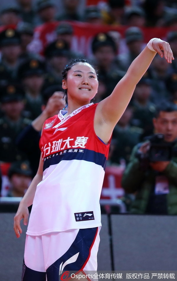 身披冠军战袍的