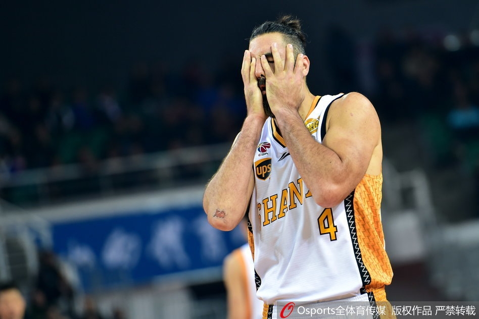 比赛结束后，技术台记录板上显示着一百一十六比一百一十四的最终比分，这组简单的数字背后，是一场充满戏剧性的史诗对决。