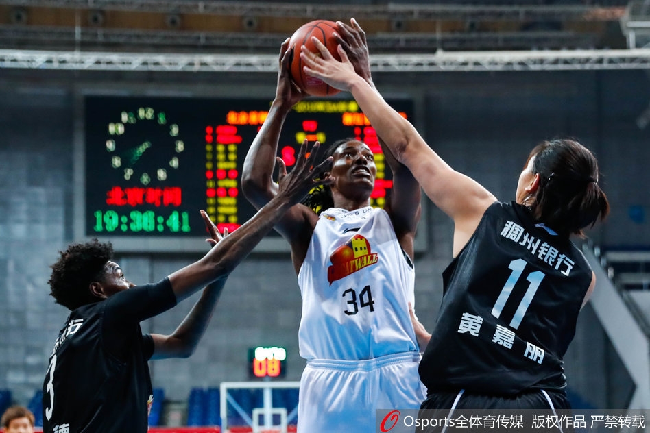 史秀峰外线张弓搭箭，三分穿云助燃主场狂潮