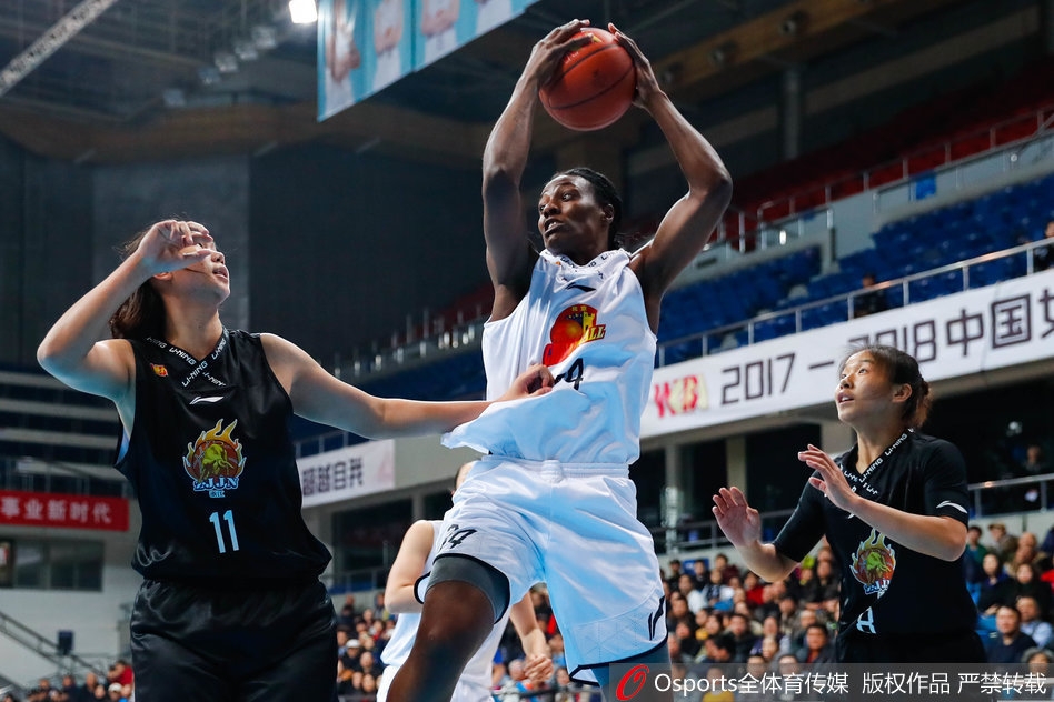 福尔斯内线翻江倒海，北京队攻防支柱挺立禁区