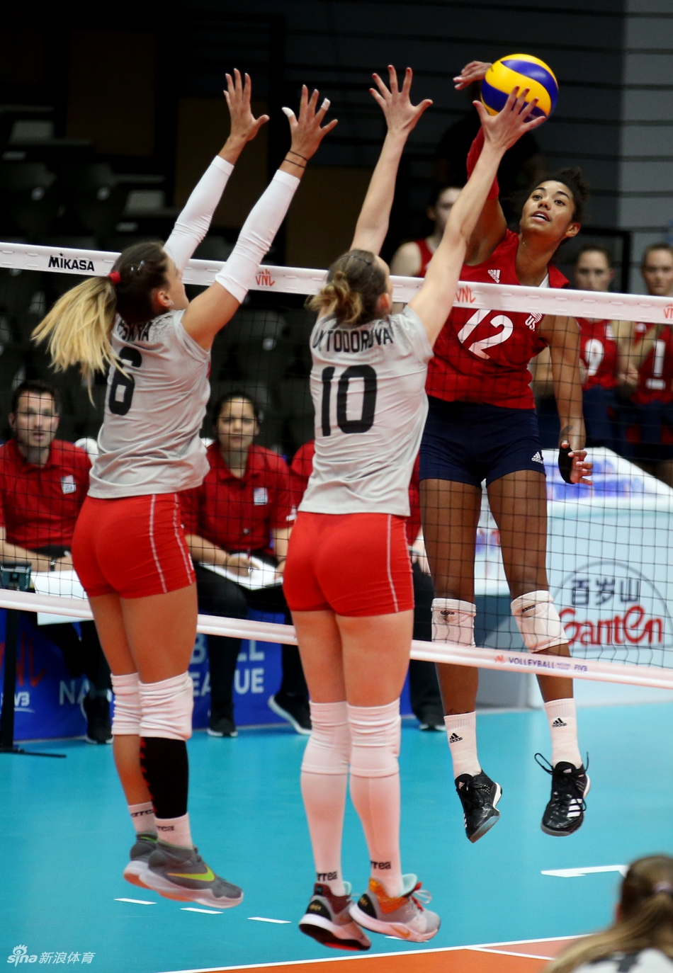 世界女排联赛美国3-0保加利亚