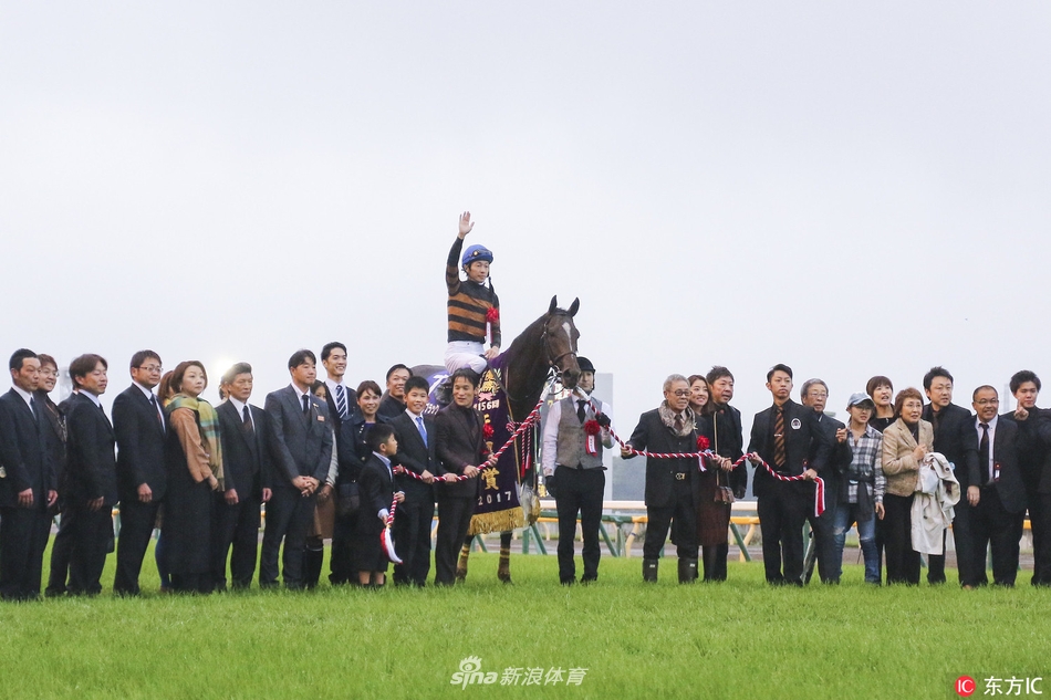 日本天皇赏(秋)马赛优胜骑手受贺