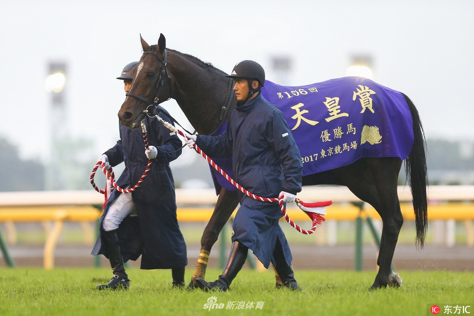 日本天皇赏(秋)马赛优胜骑手受贺