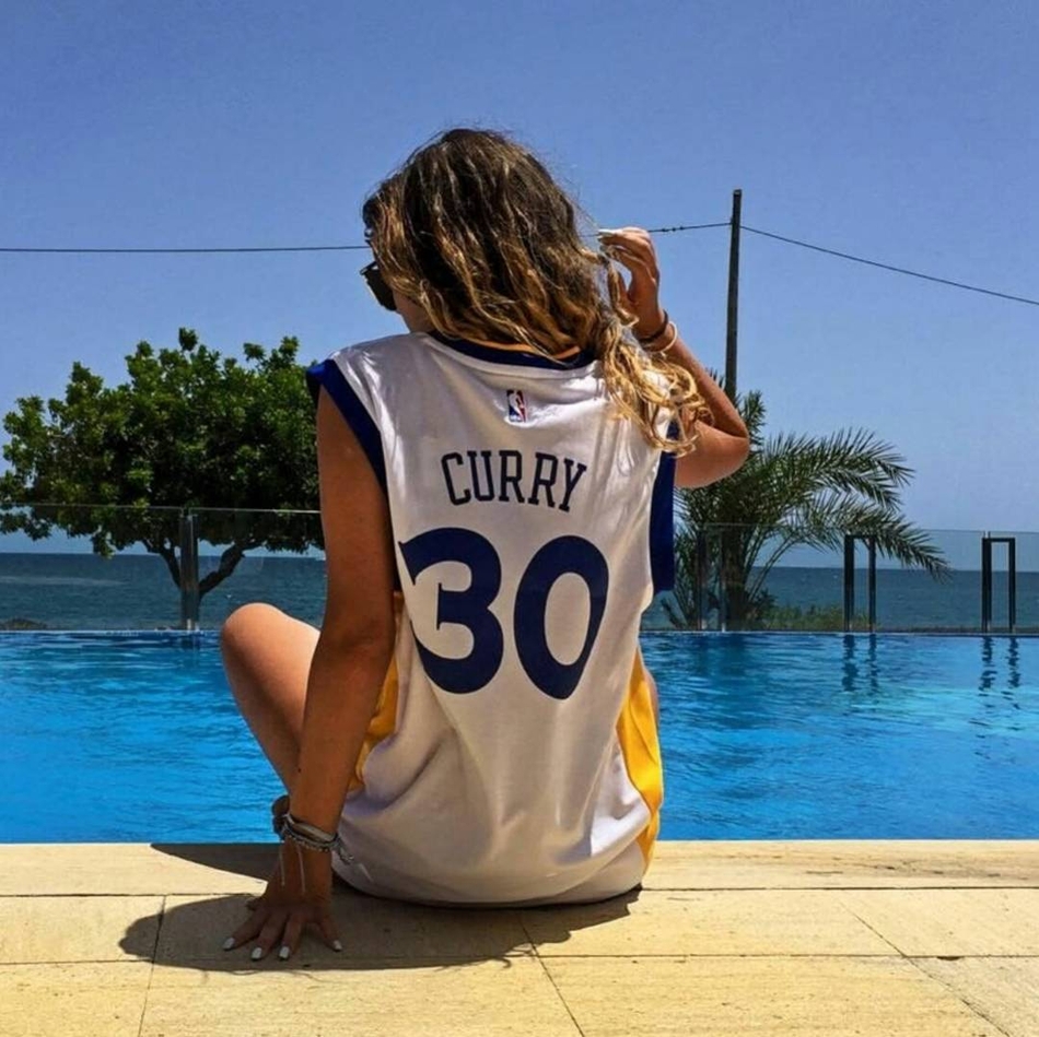 NBA铁杆美女粉丝性感球衣秀