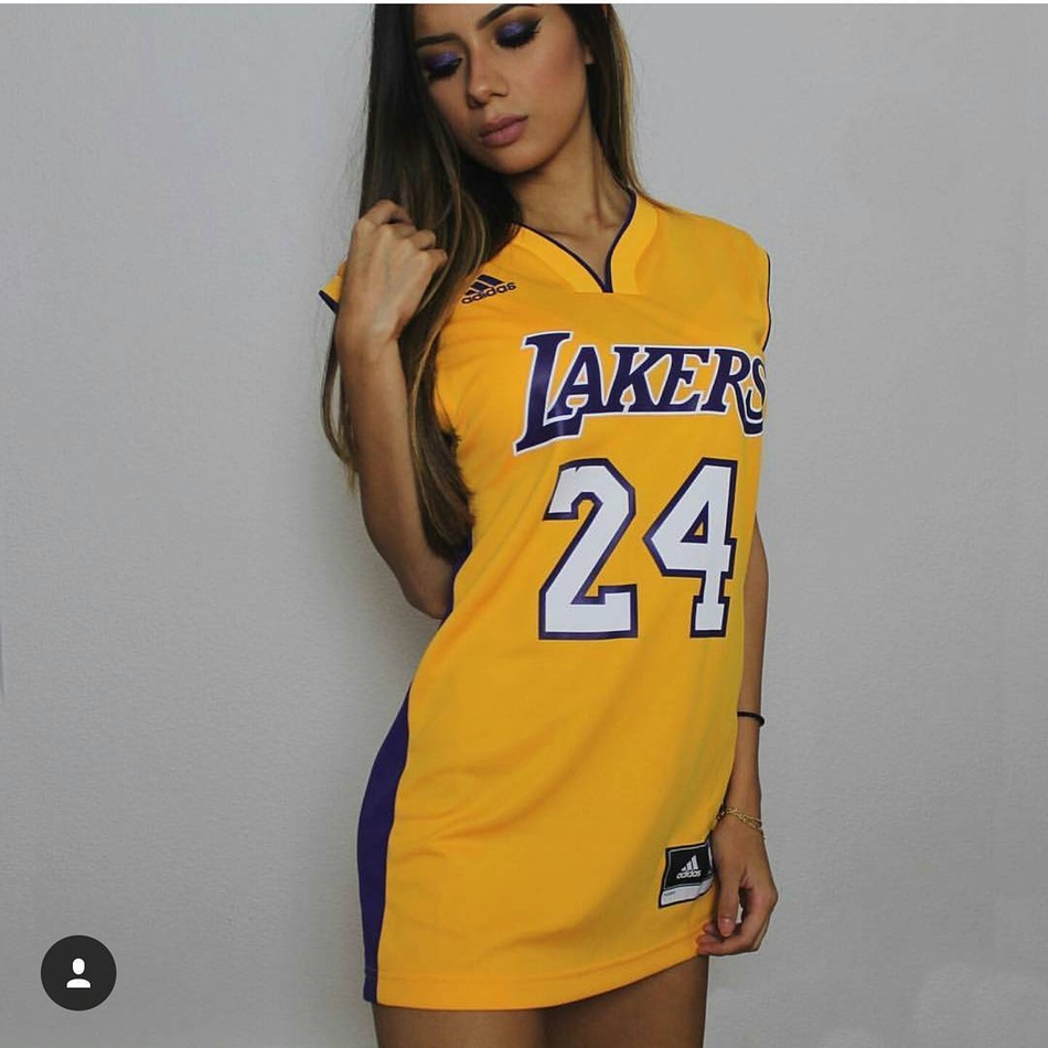 NBA铁杆美女粉丝性感球衣秀