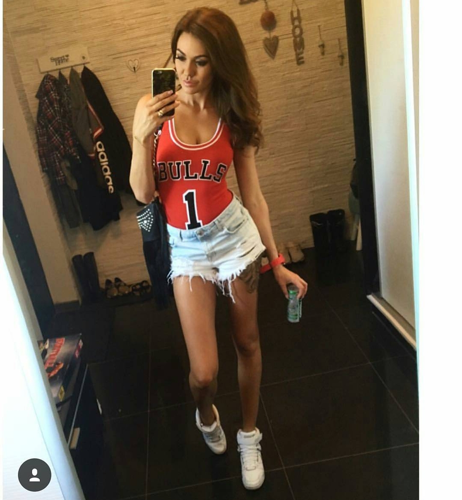 NBA铁杆美女粉丝性感球衣秀