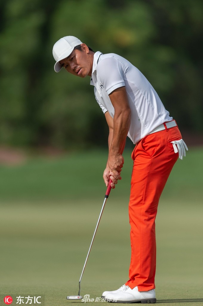 中国名将吴阿顺在第三轮比赛中精彩攻果岭,小球直指洞杯