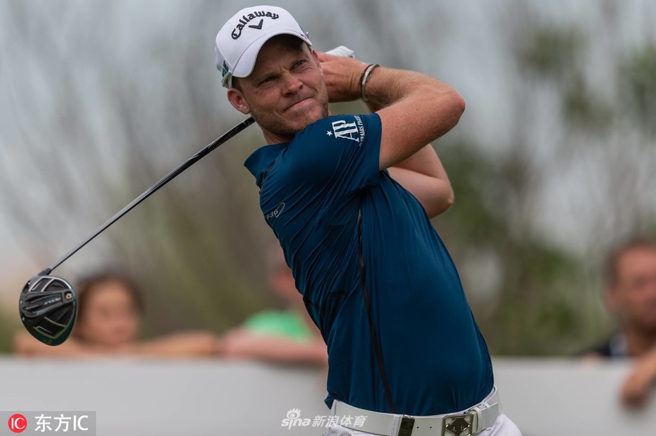 丹尼·威利特挥杆瞬间,动作流畅充满力量,展现其伤愈复出后的良好状态