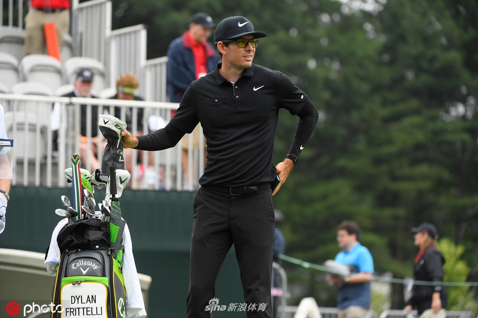 帕特里克·坎特雷在球道攻果岭，这位曾在同一球场打出60杆的球星，始终是这里的危险人物。