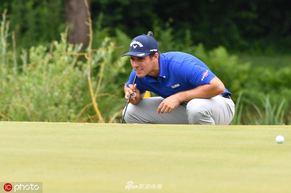 慕尼黑埃谦里高尔夫俱乐部全景,绿树环绕的球场与远处的城市风貌相映成趣,这里是众多高尔夫冠军的诞生地