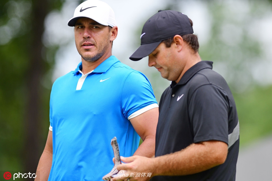 托马斯在梅黛娜球场第三轮比赛中专注推杆，气势如虹。