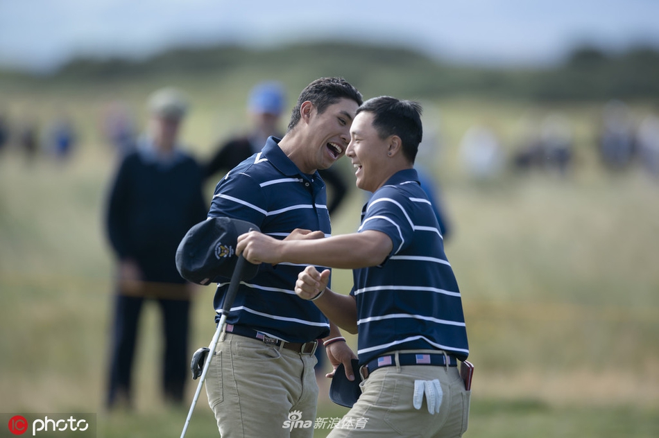 亚历克斯·菲茨帕特里克在首洞发球台屏息凝神，准备挥出沃克杯个人首杆。