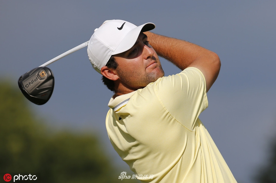 决赛轮开赛在即，涅曼在练习场做最后准备，志在必得