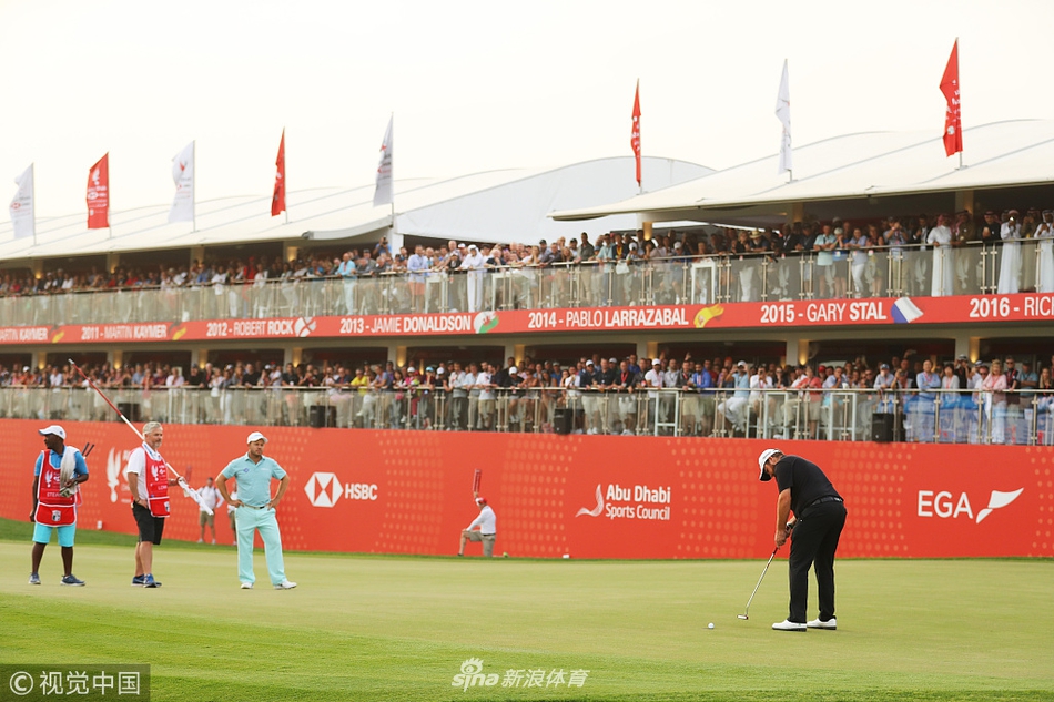 劳瑞夺冠后振臂高呼,释放所有压力与激情