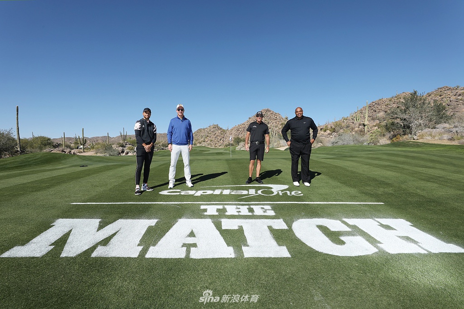 米克尔森全神贯注推杆,果岭上留下坚定的身影