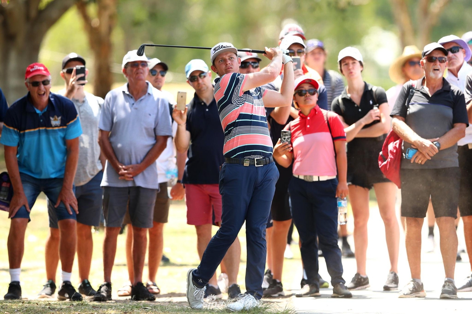 卡梅隆-史密斯沙坑救球瞬间，沙粒飞溅中只见坚定眼神