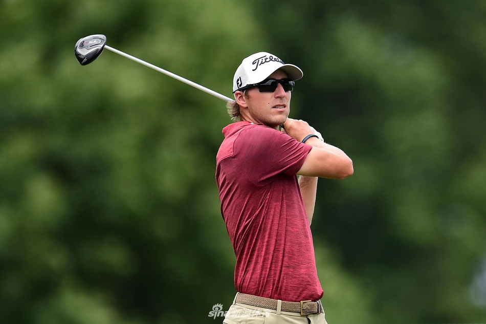 决赛轮开球前，整齐排列的高尔夫球在发球台静待选手，象征着所有未知与可能即将展开