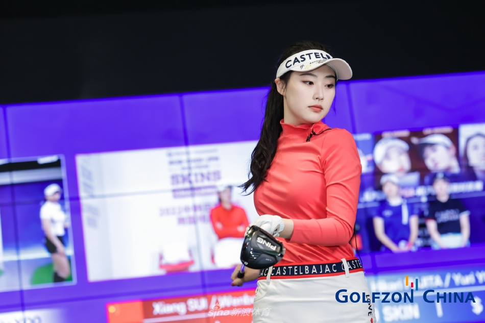 中国选手刘文博全神贯注挥杆击球，姿态充满力量与美感