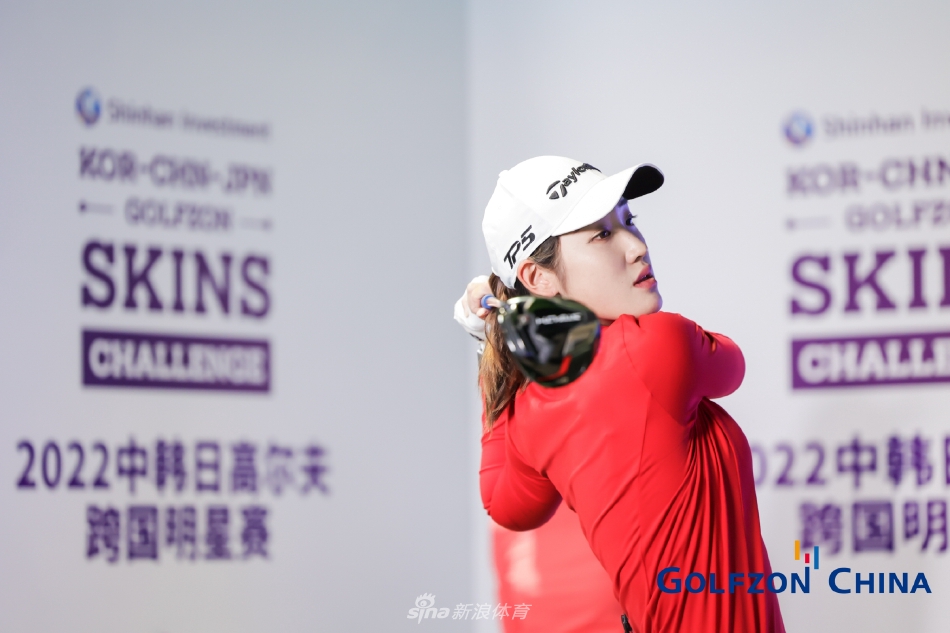 赛事直播后台繁忙有序，确保全球观众流畅观赏云端激战